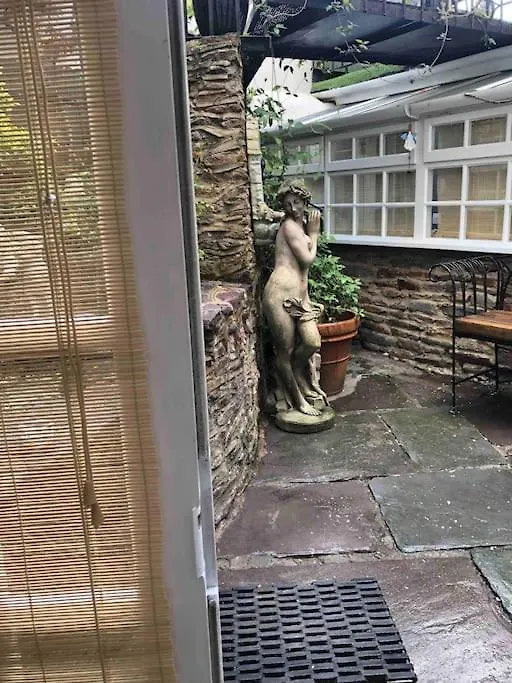 Beautiful 2 Bedroom Garden Flat In Great Location Μπρίστολ 0*,  Ηνωμένο Βασίλειο