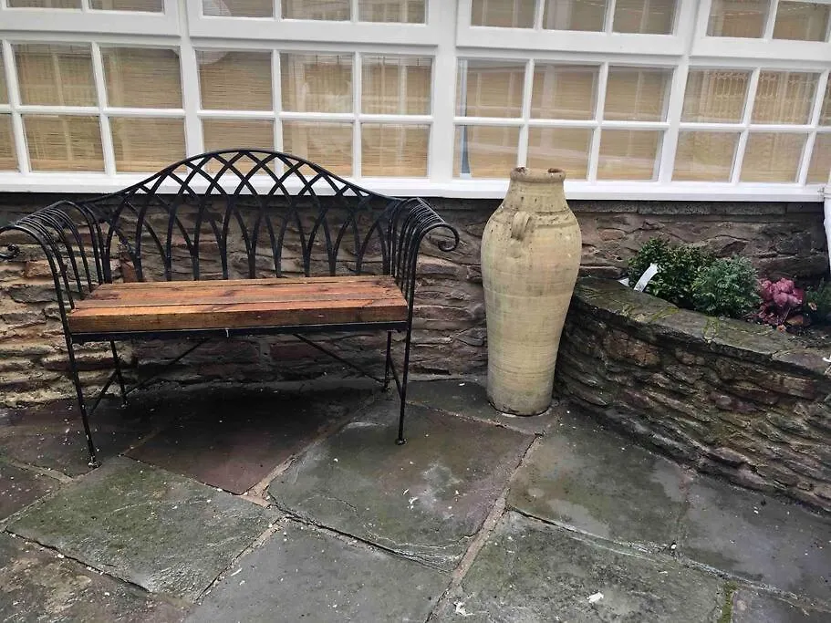 Beautiful 2 Bedroom Garden Flat In Great Location Bristol