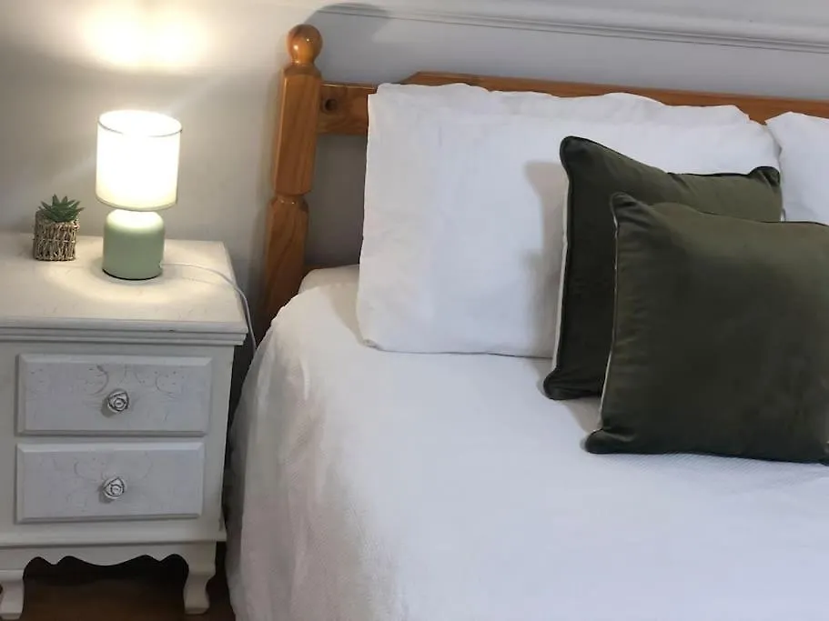Beautiful 2 Bedroom Garden Flat In Great Location Bristol United Kingdom